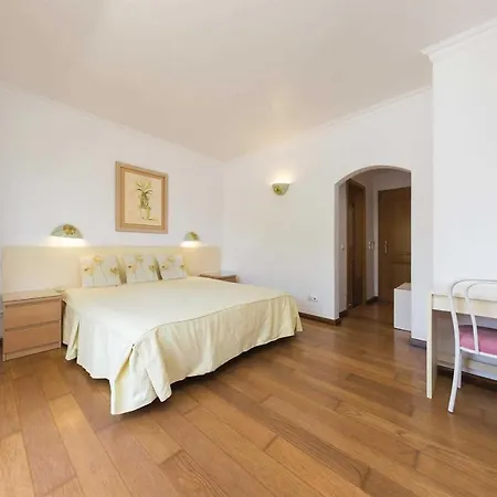 Augusto Villa Vilamoura